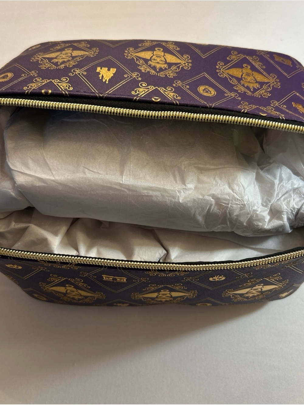 Disney Purple Cosmetic Bag with Gold Evil Queen Motif Bath & Body Works NWT - Picture 7 of 8